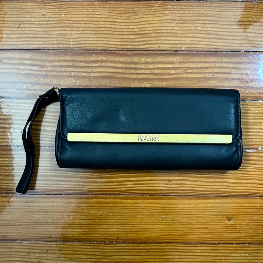 Kenneth Cole Reaction genuine leather wristlet